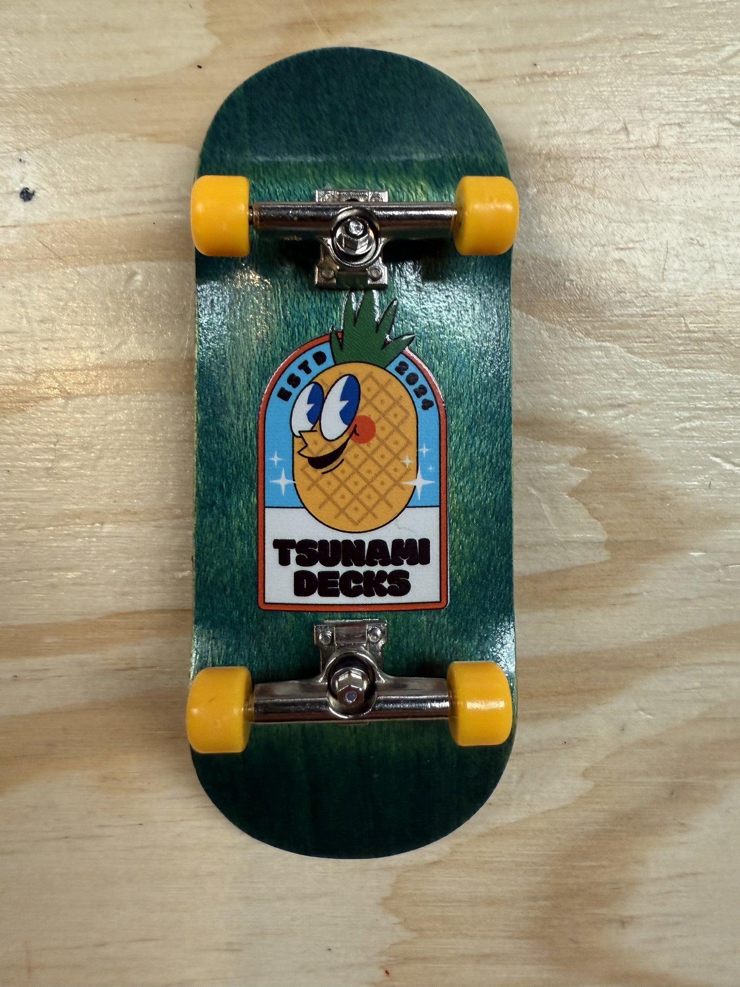 Tsunami Finger Board Complete - Green / Yellow Wheels